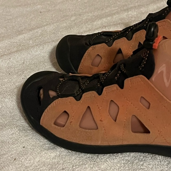 Keen Salmon Suede Sandals Sz 8 - Picture 7 of 12